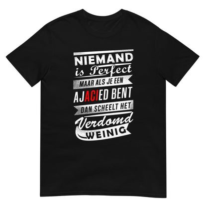 Unisex T-shirt (Niemand is perfect maar als je een Ajacied bent dan scheelt het verdomd weinig) Amsterdam