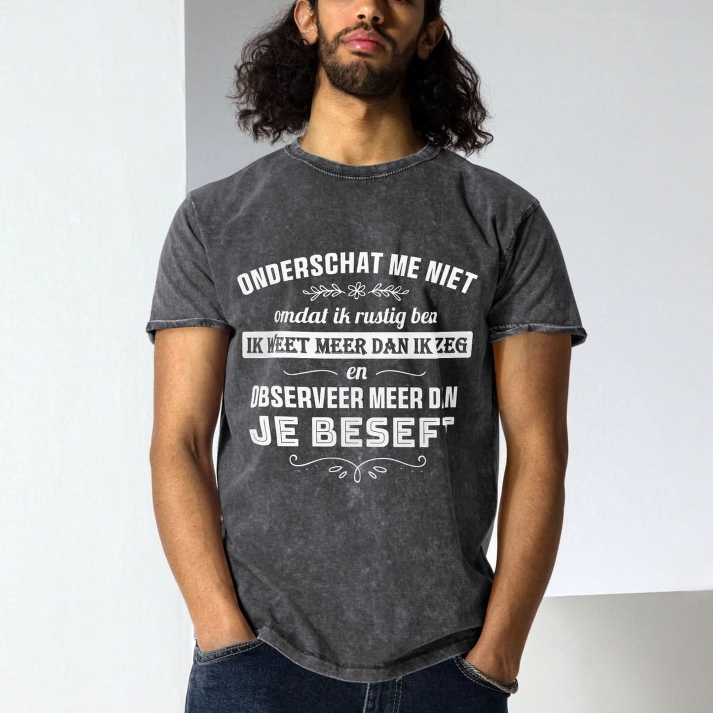 Denim Unisex T-shirt (Onderschat me niet)