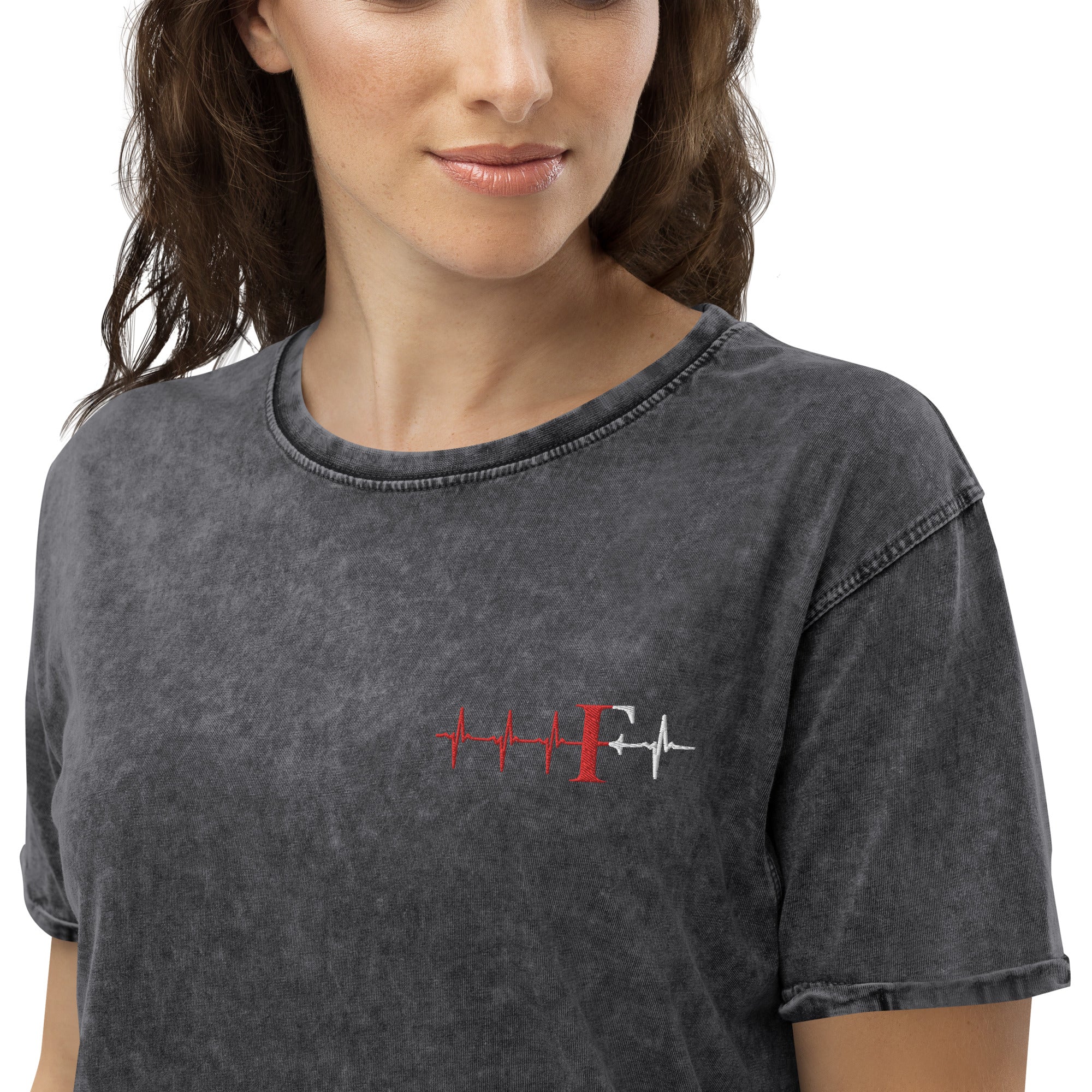 Denim Unisex T-shirt- Geborduurd (Feye heartbeat)