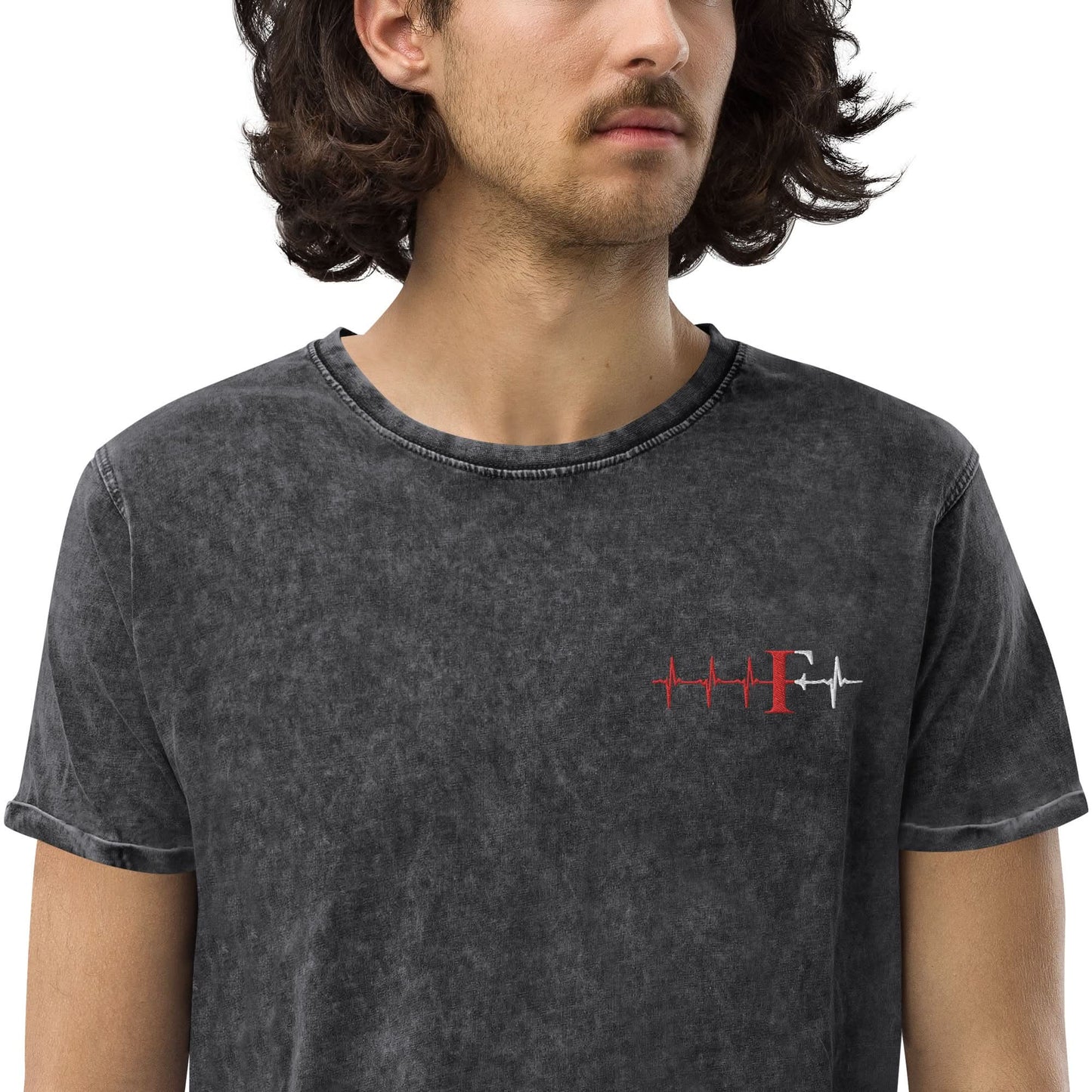 Denim Unisex T-shirt- Geborduurd (Feye heartbeat)