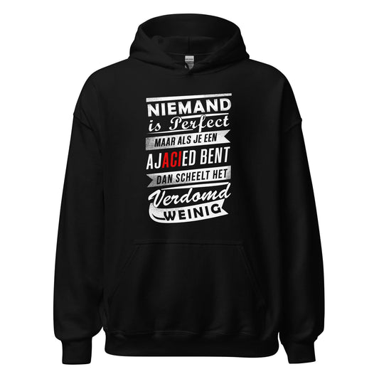 Unisex hoodie (Niemand is perfect maar als je een Ajacied bent dan scheelt het verdomd weinig)